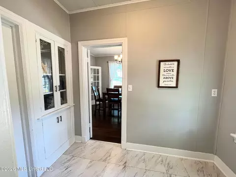 Entry Way - 512 E Franklin St, Carthage, MS 39051 photo 3 of 7