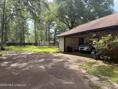 Exterior - 141 Plum Tree Rd, Brandon, MS 39047 photo 5 of 13