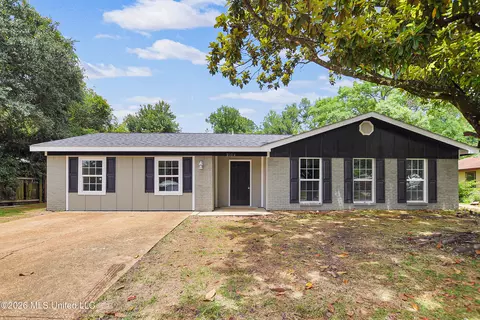 2104 Westgate Pkwy, Gautier, MS 39553