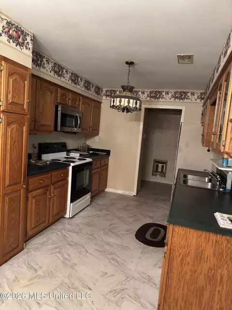 Kitchen - 4468 Mccracken Rd, Hernando, MS 38632 photo 2 of 2