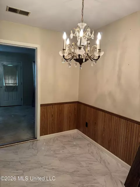 Dining - 4468 Mccracken Rd, Hernando, MS 38632 photo 1 of 1