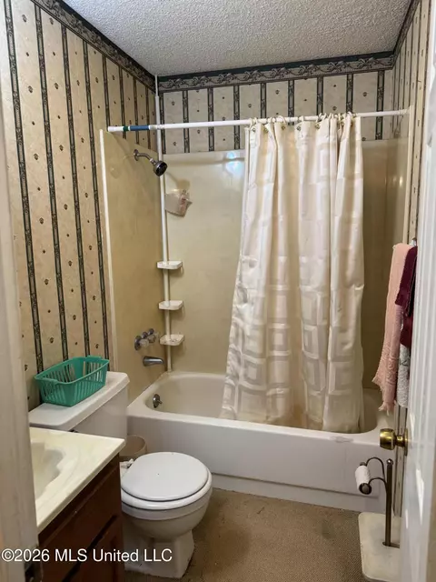 Bath - 4468 Mccracken Rd, Hernando, MS 38632 photo 1 of 2