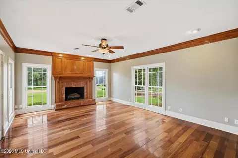 Living - 38 Greystone Dr, Madison, MS 39110 photo 1 of 5