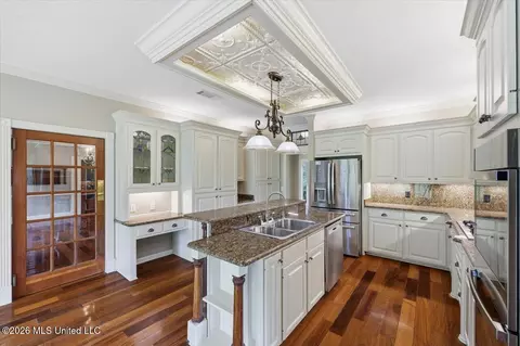 Kitchen - 38 Greystone Dr, Madison, MS 39110 photo 2 of 4
