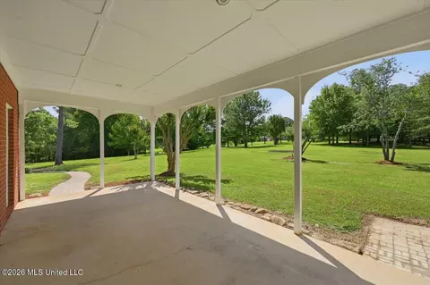 Exterior - 38 Greystone Dr, Madison, MS 39110 photo 10 of 18