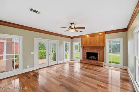 Living - 38 Greystone Dr, Madison, MS 39110 photo 2 of 5
