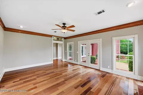 Living - 38 Greystone Dr, Madison, MS 39110 photo 3 of 5