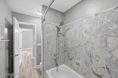 Bath - 38 Greystone Dr, Madison, MS 39110 photo 6 of 8