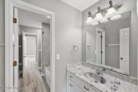 Bath - 38 Greystone Dr, Madison, MS 39110 photo 5 of 8