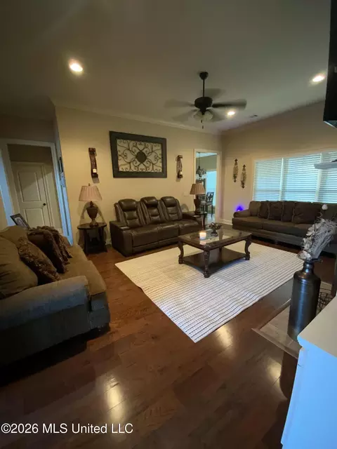 Living - 785 Creston Dr, Byram, MS 39272 photo 1 of 3
