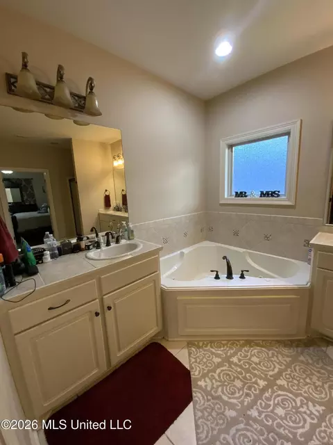 Bath - 785 Creston Dr, Byram, MS 39272 photo 3 of 4