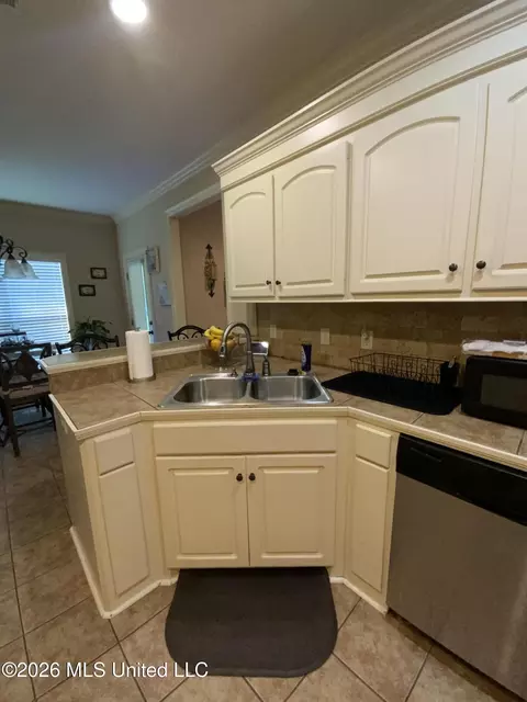 Kitchen - 785 Creston Dr, Byram, MS 39272 photo 2 of 5