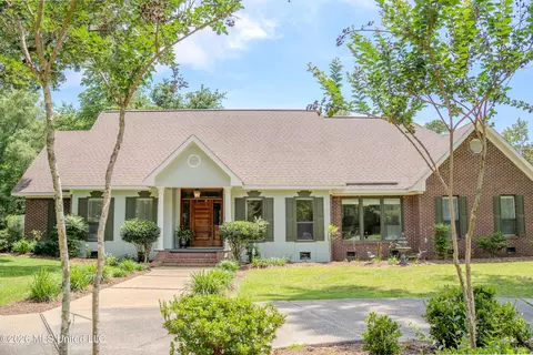 14188 Longwood Cir, D'iberville, MS 39540