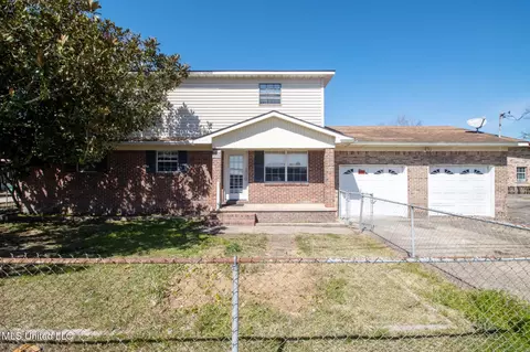 3222 Toncrey Rd, D'iberville, MS 39540