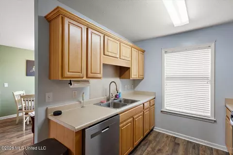 Kitchen - 612 Shadowridge Dr, Brandon, MS 39047 photo 3 of 3