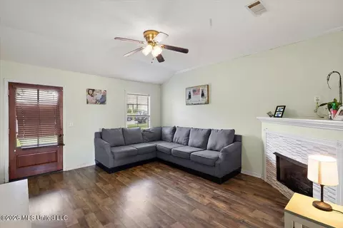 Living - 612 Shadowridge Dr, Brandon, MS 39047 photo 2 of 2