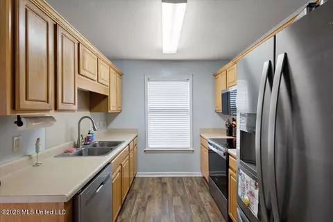 Kitchen - 612 Shadowridge Dr, Brandon, MS 39047 photo 1 of 3
