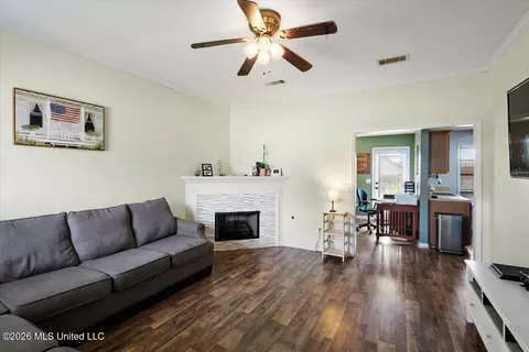 Living - 612 Shadowridge Dr, Brandon, MS 39047 photo 1 of 2