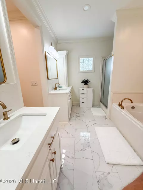 Bath - 114 Redbud Dr, Brandon, MS 39047 photo 1 of 2