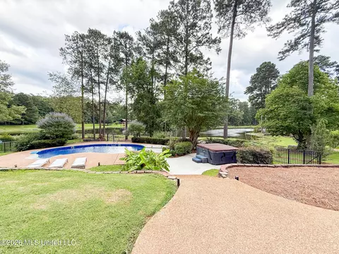 Exterior - 114 Redbud Dr, Brandon, MS 39047 photo 6 of 6
