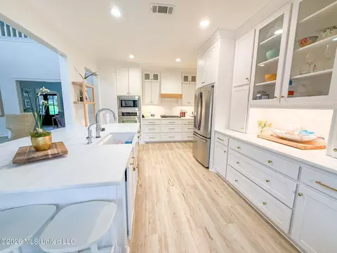 Kitchen - 114 Redbud Dr, Brandon, MS 39047 photo 3 of 3