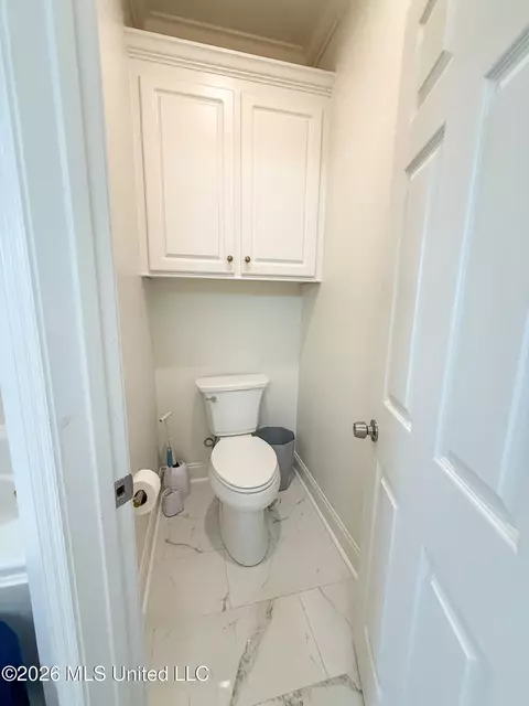 Bath - 114 Redbud Dr, Brandon, MS 39047 photo 2 of 2