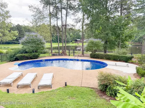 Exterior - 114 Redbud Dr, Brandon, MS 39047 photo 2 of 6