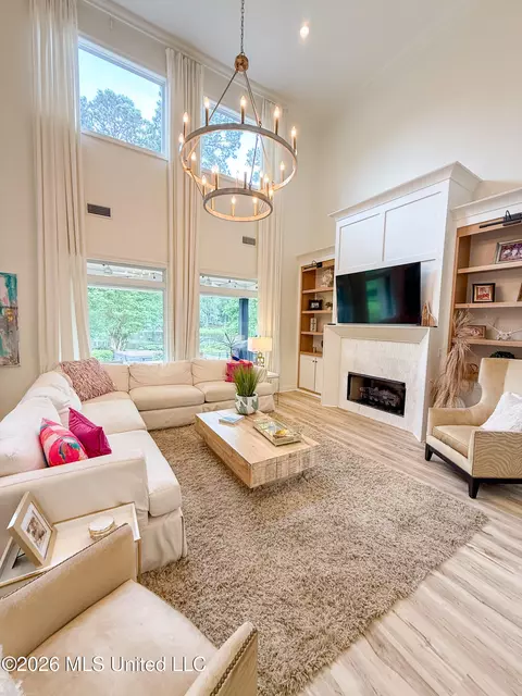 Living - 114 Redbud Dr, Brandon, MS 39047 photo 3 of 3