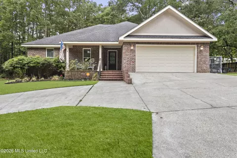 2609 N 15th St, Ocean Springs, MS 39564