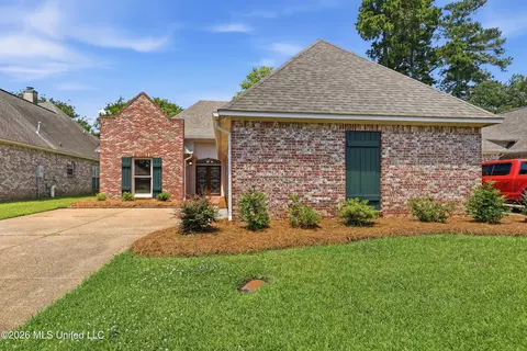 707 Versailles Dr, Ridgeland, MS 39157