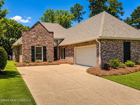 707 Versailles Dr, Ridgeland, MS 39157