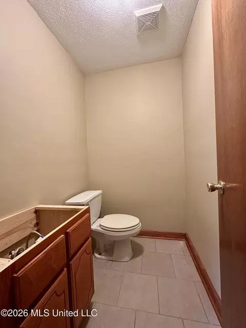 Bath - 108 Broadmoor Dr, Natchez, MS 39120 photo 1 of 3
