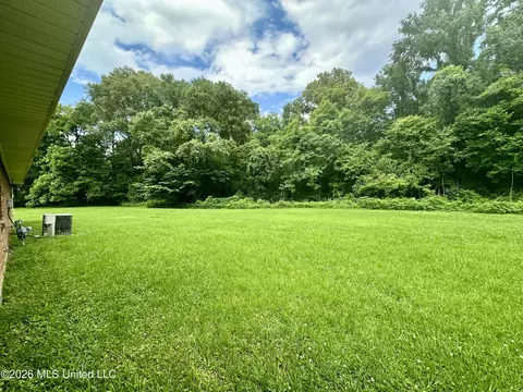 Exterior - 108 Broadmoor Dr, Natchez, MS 39120 photo 2 of 3