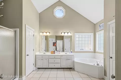 Bath - 129 Warrior Ln, Clinton, MS 39056 photo 2 of 4