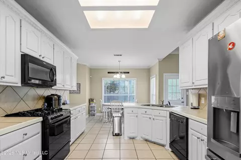 Kitchen - 129 Warrior Ln, Clinton, MS 39056 photo 4 of 4
