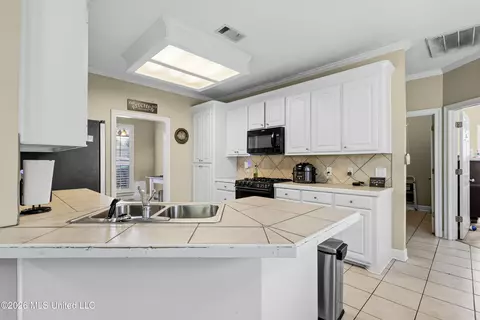 Kitchen - 129 Warrior Ln, Clinton, MS 39056 photo 2 of 4