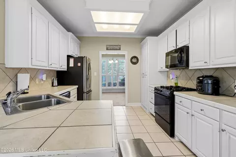 Kitchen - 129 Warrior Ln, Clinton, MS 39056 photo 1 of 4