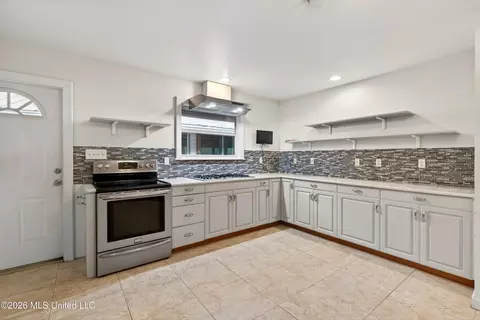 Kitchen - 19119 E Highland Dr, Saucier, MS 39574 photo 3 of 6