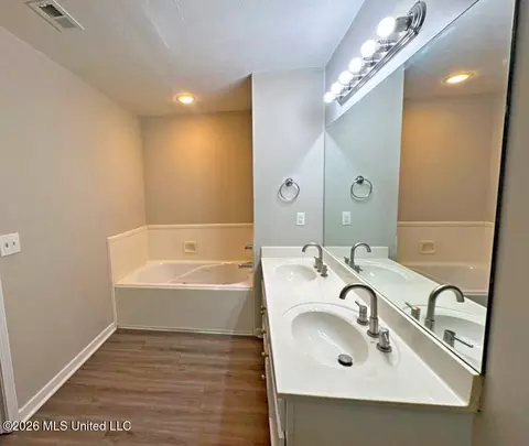 Bath - 305 Alder Cv, Pearl, MS 39208 photo 1 of 2