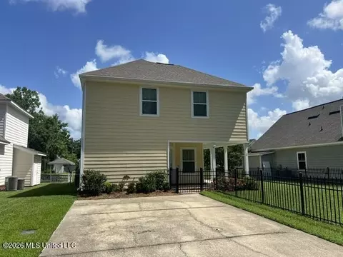 12 Sweetgrass Ln, Ocean Springs, MS 39564