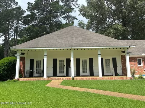 207 S Pear Orchard Rd, Ridgeland, MS 39157