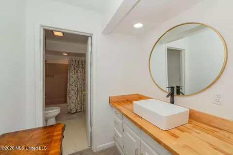 Bath - 5420 Diamondhead Dr, Diamondhead, MS 39525 photo 3 of 4