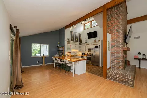 Kitchen - 5420 Diamondhead Dr, Diamondhead, MS 39525 photo 3 of 3