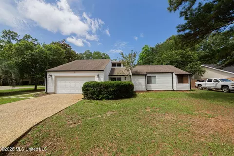 5420 Diamondhead Dr, Diamondhead, MS 39525