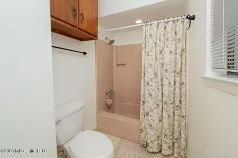 Bath - 5420 Diamondhead Dr, Diamondhead, MS 39525 photo 4 of 4