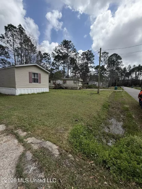 7724 Boulder Dr, Gautier, MS 39553