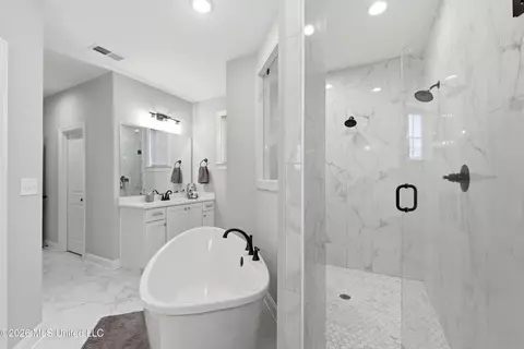 Bath - 2531 Jaxon Dr, Hernando, MS 38632 photo 2 of 3