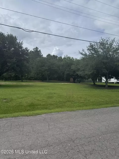 18571 Riverline Dr, Saucier, MS 39574