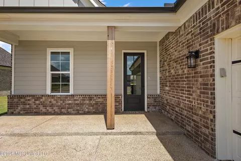 Exterior - 610 Sunflower St, Nesbit, MS 38651 photo 4 of 10