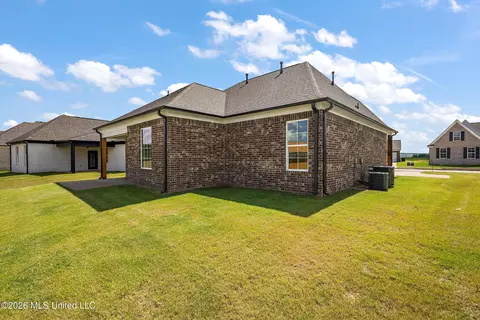 Exterior - 610 Sunflower St, Nesbit, MS 38651 photo 9 of 10